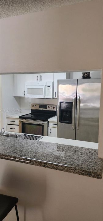 For Rent: $1,900 (1 beds, 1 baths, 778 Square Feet)