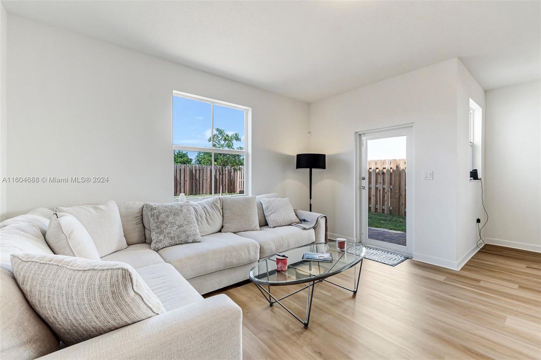 For Sale: $615,000 (3 beds, 2 baths, 1640 Square Feet)