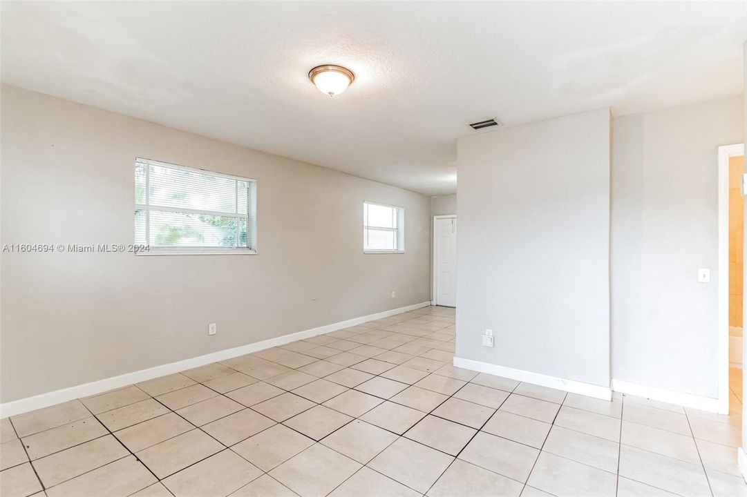 Recently Sold: $309,900 (2 beds, 1 baths, 775 Square Feet)