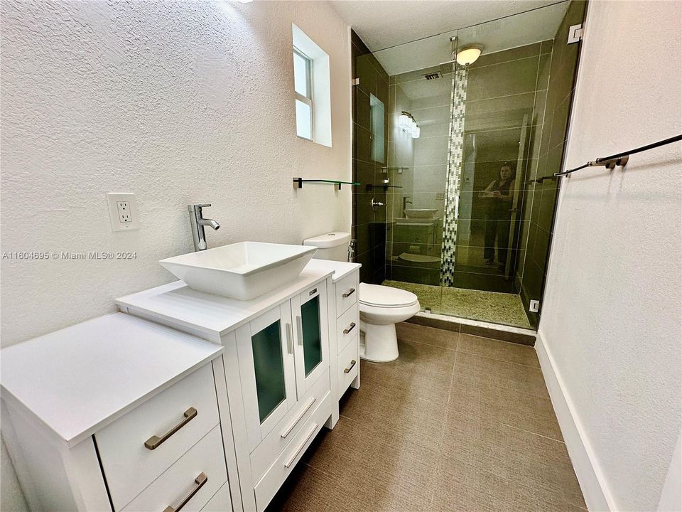 For Rent: $4,000 (2 beds, 2 baths, 1961 Square Feet)