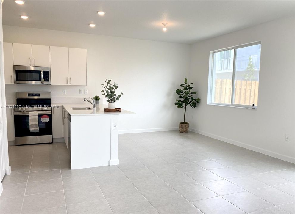 Active With Contract: $3,100 (4 beds, 3 baths, 2207 Square Feet)