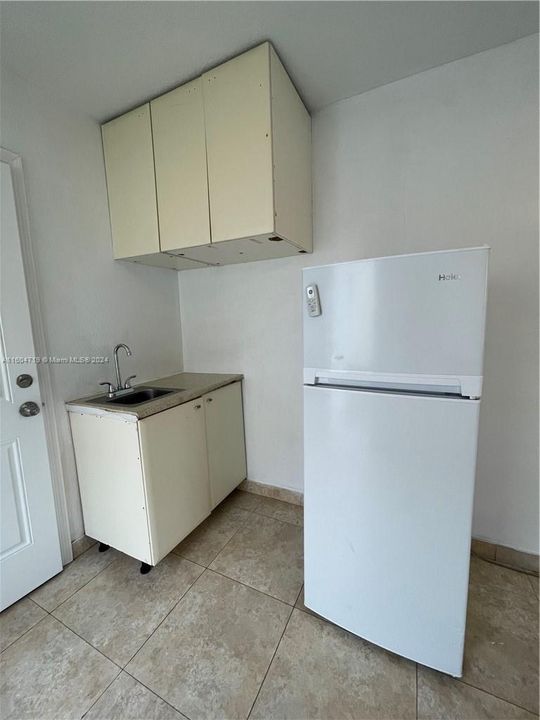 For Rent: $1,100 (0 beds, 1 baths, 1365 Square Feet)