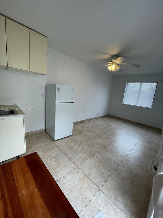 For Rent: $1,100 (0 beds, 1 baths, 1365 Square Feet)