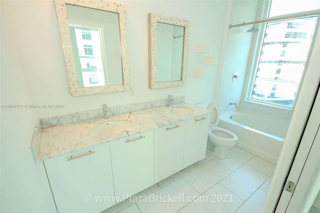 Active With Contract: $2,900 (1 beds, 1 baths, 704 Square Feet)