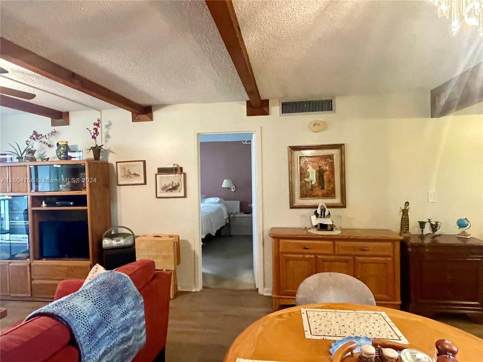 En Venta: $289,000 (2 camas, 2 baños, 1015 Pies cuadrados)