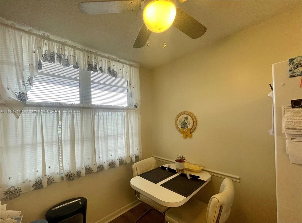 For Sale: $289,000 (2 beds, 2 baths, 1015 Square Feet)