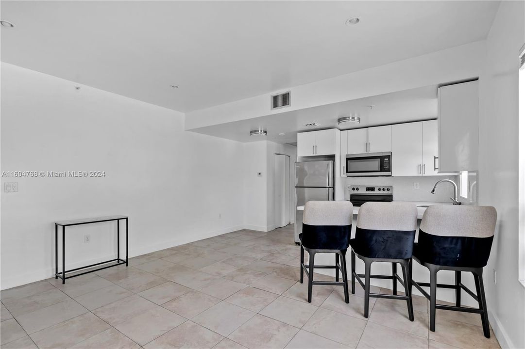 For Sale: $275,000 (1 beds, 1 baths, 520 Square Feet)