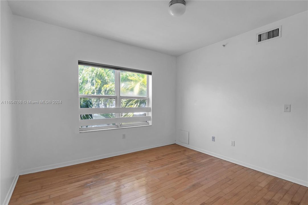 For Sale: $275,000 (1 beds, 1 baths, 520 Square Feet)