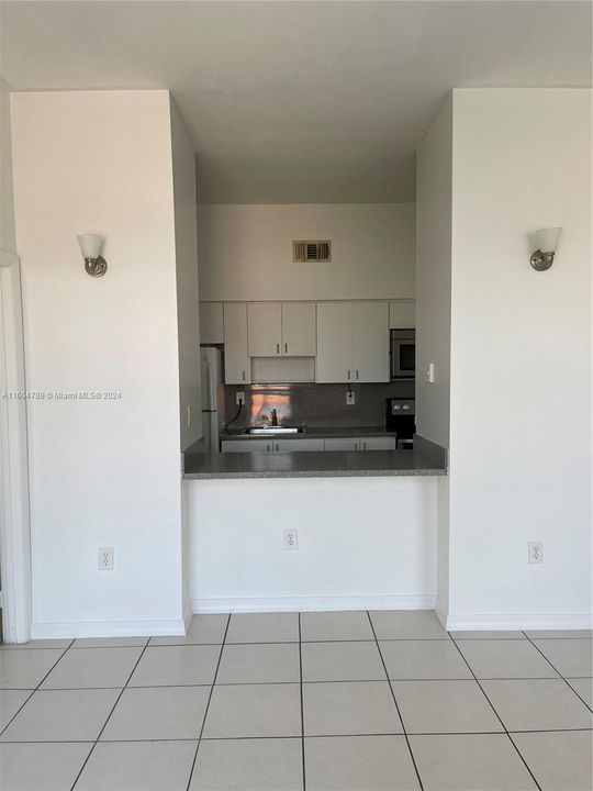 For Sale: $249,900 (2 beds, 2 baths, 830 Square Feet)