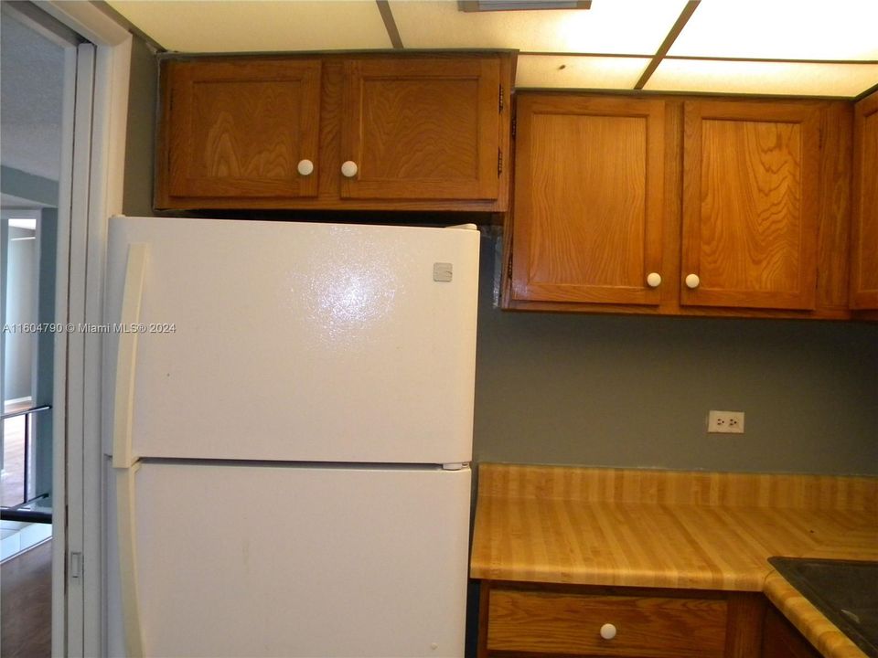 For Sale: $140,000 (1 beds, 1 baths, 800 Square Feet)