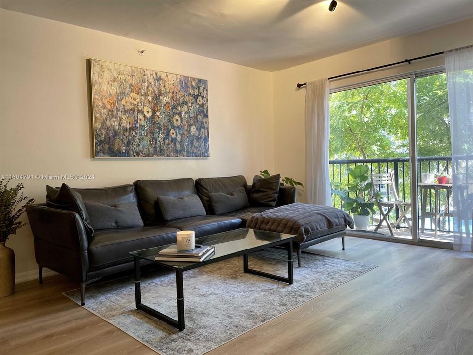 For Sale: $435,000 (2 beds, 2 baths, 1054 Square Feet)