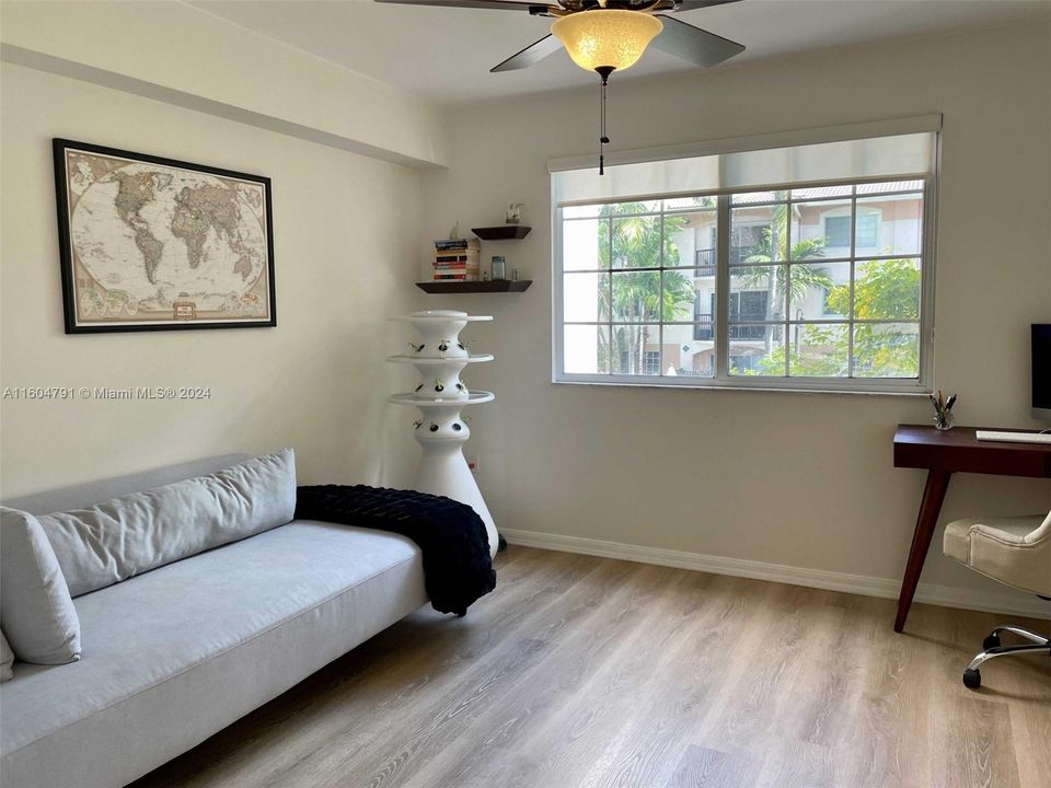 Recently Sold: $415,000 (2 beds, 2 baths, 1054 Square Feet)