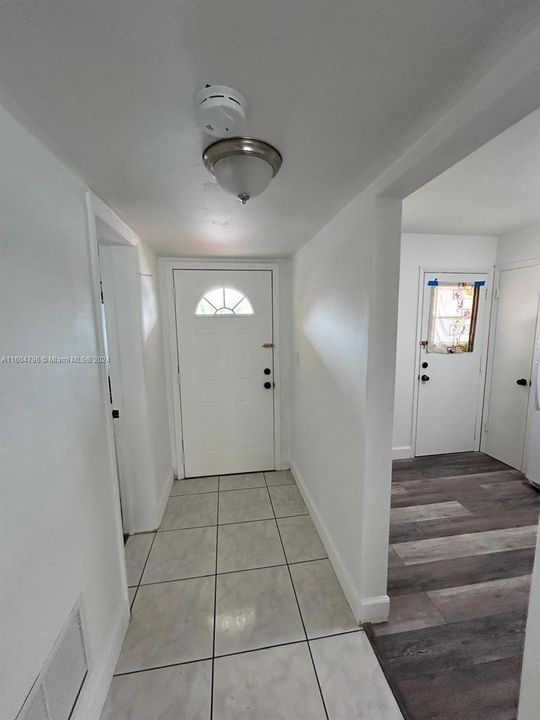 For Rent: $1,850 (1 beds, 1 baths, 954 Square Feet)