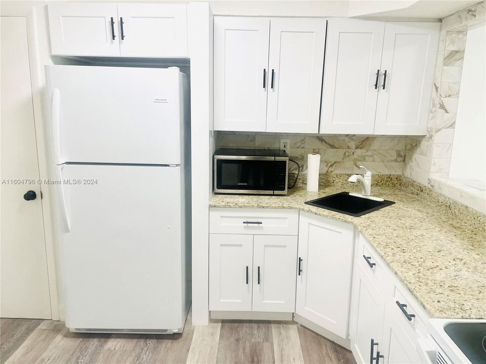 For Rent: $1,850 (1 beds, 1 baths, 954 Square Feet)