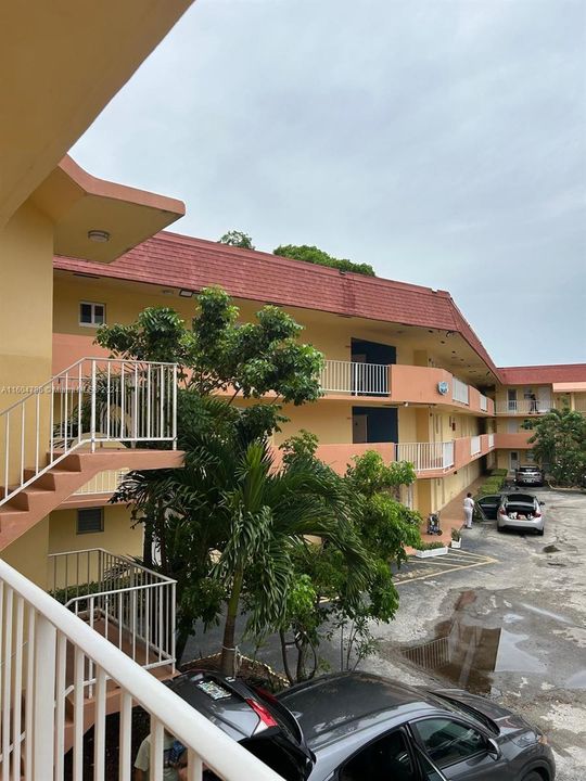 For Rent: $1,850 (1 beds, 1 baths, 954 Square Feet)