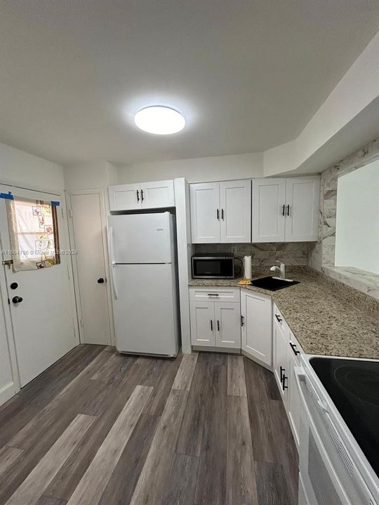 For Rent: $1,850 (1 beds, 1 baths, 954 Square Feet)