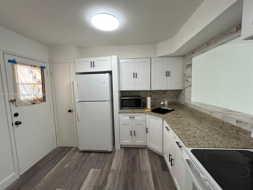 For Rent: $1,850 (1 beds, 1 baths, 954 Square Feet)