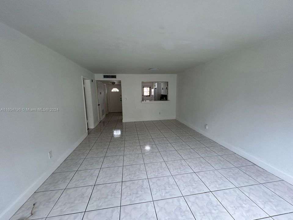 For Rent: $1,850 (1 beds, 1 baths, 954 Square Feet)