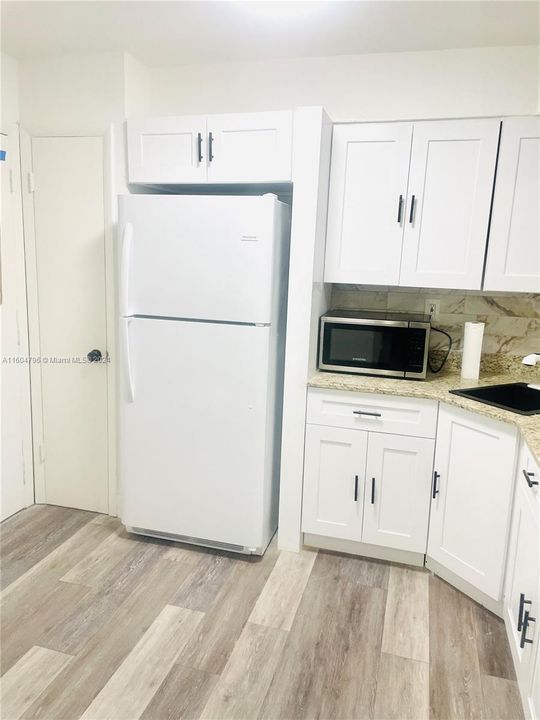 For Rent: $1,850 (1 beds, 1 baths, 954 Square Feet)