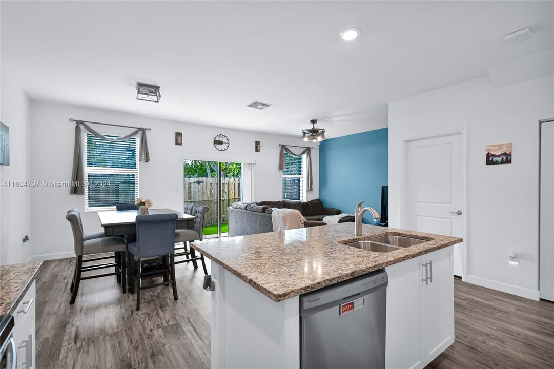 Active With Contract: $3,275 (3 beds, 2 baths, 1478 Square Feet)