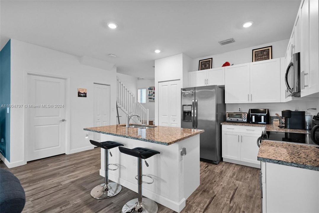 Active With Contract: $3,275 (3 beds, 2 baths, 1478 Square Feet)