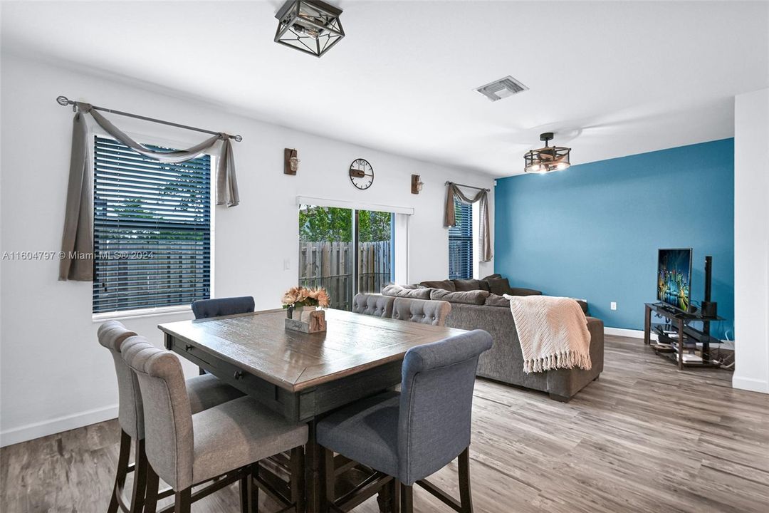 Active With Contract: $3,275 (3 beds, 2 baths, 1478 Square Feet)