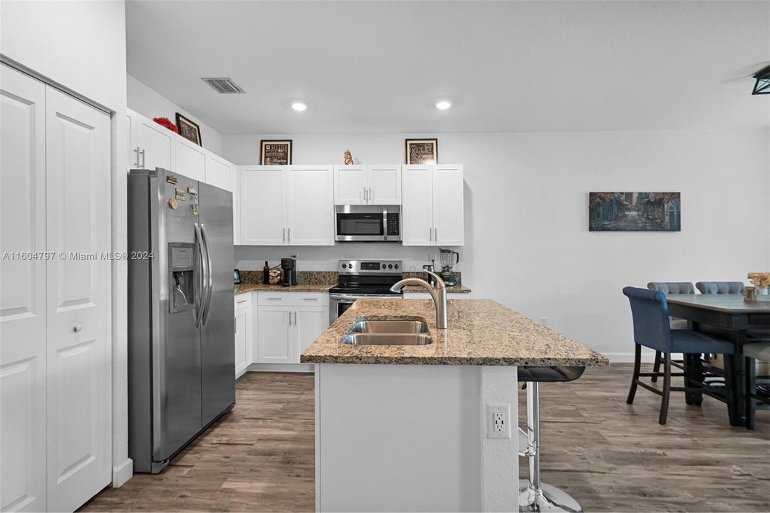 Active With Contract: $3,275 (3 beds, 2 baths, 1478 Square Feet)