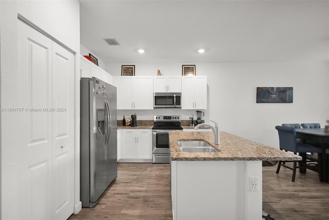 Active With Contract: $3,275 (3 beds, 2 baths, 1478 Square Feet)