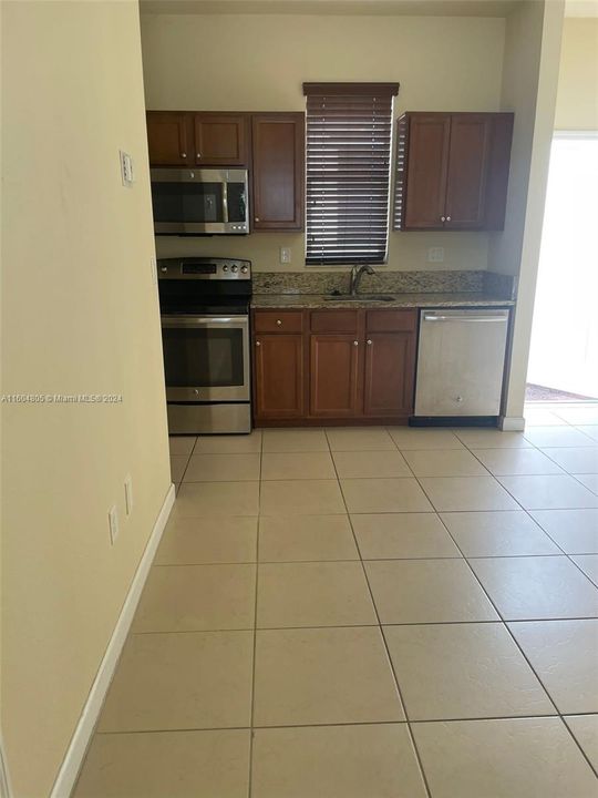 For Rent: $1,600 (0 beds, 1 baths, 2312 Square Feet)