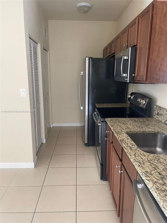 For Rent: $1,600 (0 beds, 1 baths, 2312 Square Feet)