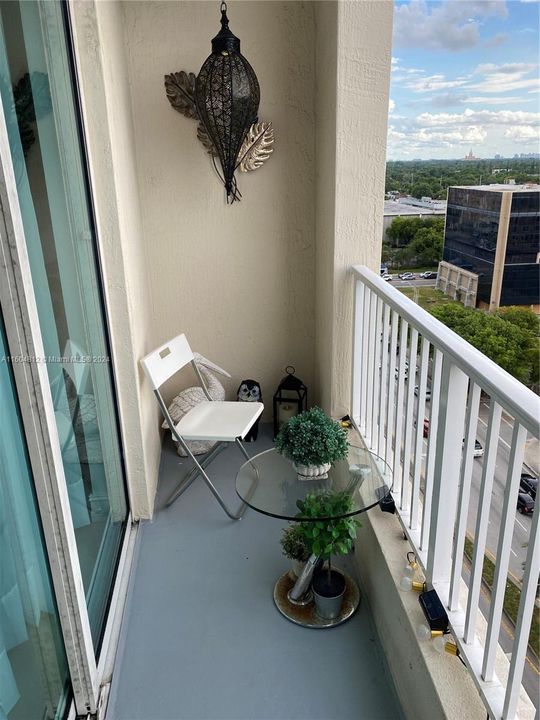 Active With Contract: $329,000 (1 beds, 1 baths, 703 Square Feet)