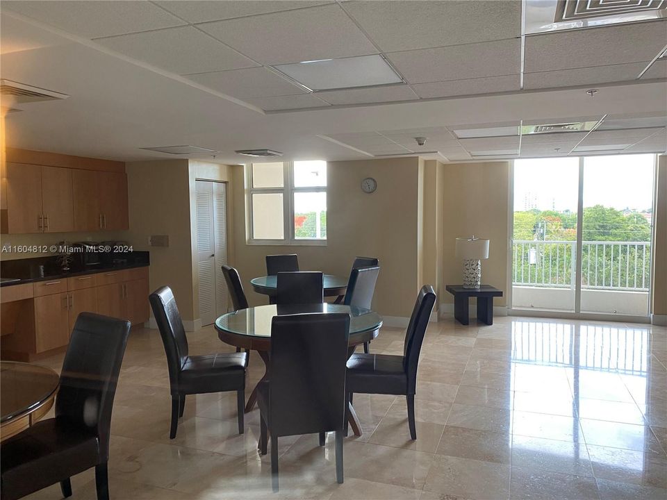 Activo con contrato: $329,000 (1 camas, 1 baños, 703 Pies cuadrados)