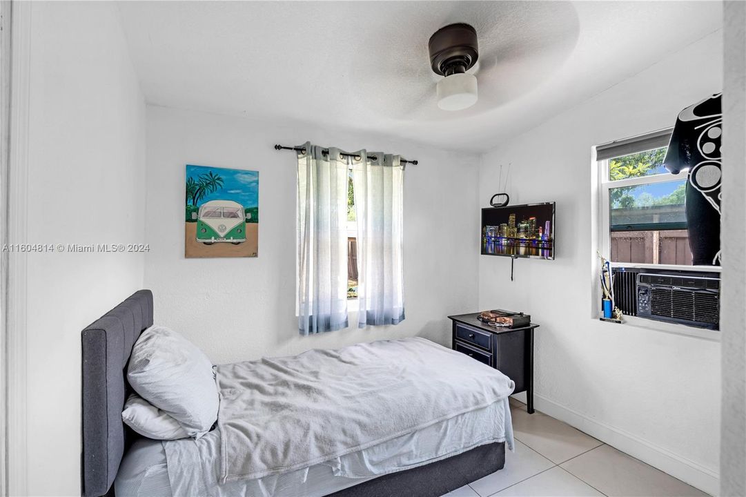 Recently Sold: $325,000 (2 beds, 1 baths, 810 Square Feet)