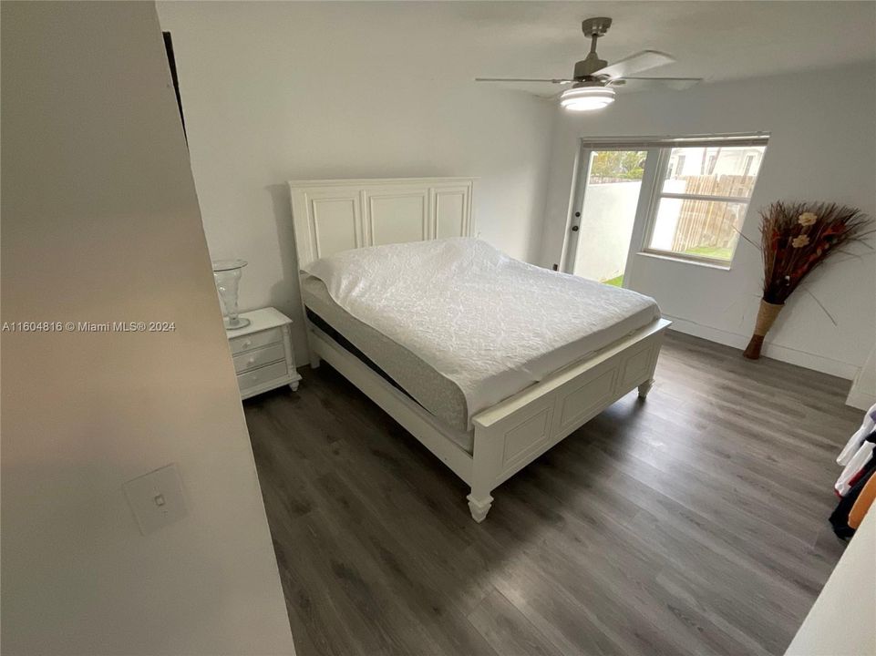 For Rent: $1,500 (1 beds, 1 baths, 300 Square Feet)