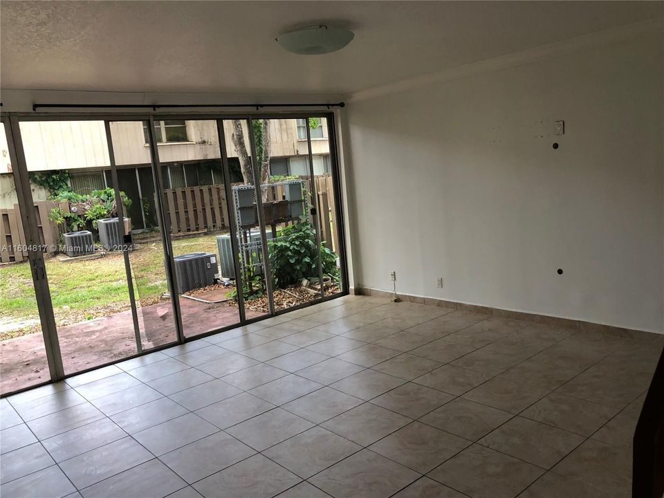 Recently Rented: $3,050 (4 beds, 2 baths, 1770 Square Feet)