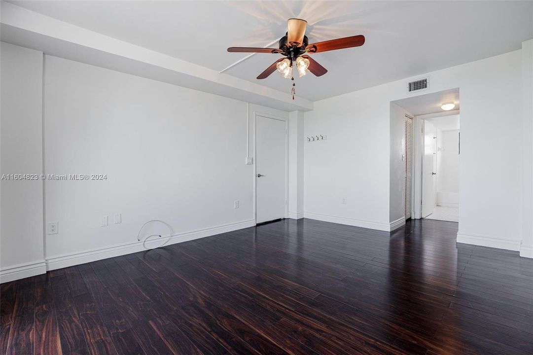 For Rent: $2,800 (2 beds, 2 baths, 1073 Square Feet)