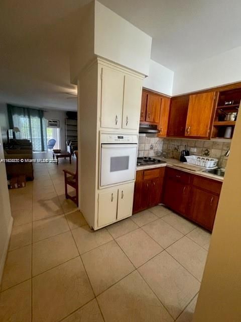 For Rent: $1,900 (1 beds, 1 baths, 565 Square Feet)