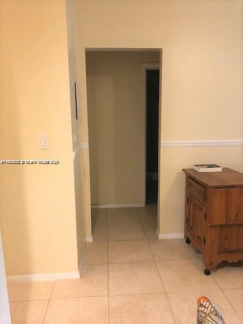 For Rent: $1,900 (1 beds, 1 baths, 565 Square Feet)