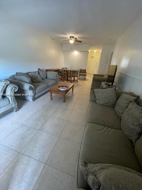 For Rent: $1,900 (1 beds, 1 baths, 565 Square Feet)