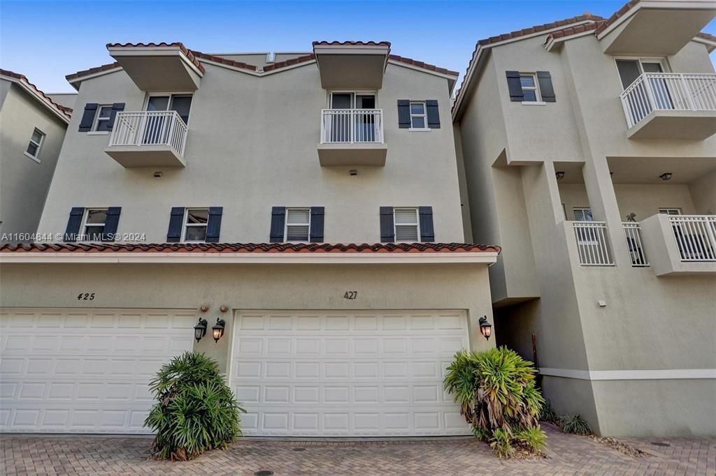 Active With Contract: $3,975 (3 beds, 3 baths, 2060 Square Feet)