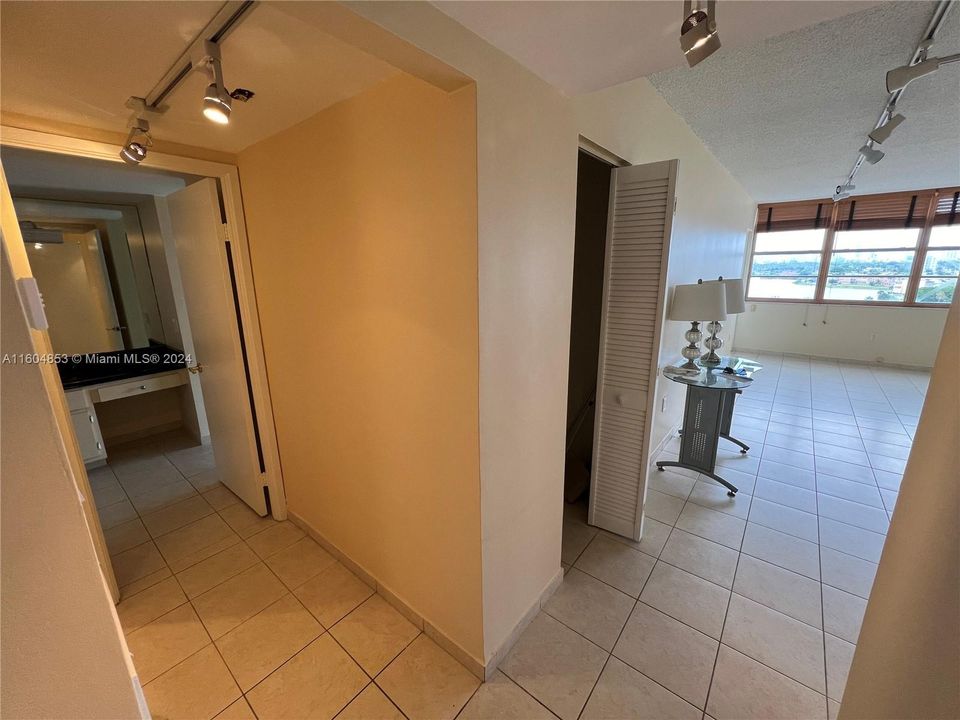 For Rent: $1,500 (1 beds, 2 baths, 861 Square Feet)