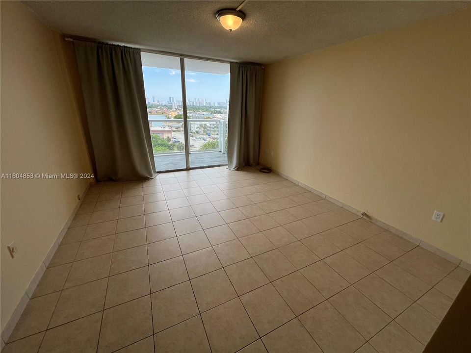 For Rent: $1,500 (1 beds, 2 baths, 861 Square Feet)