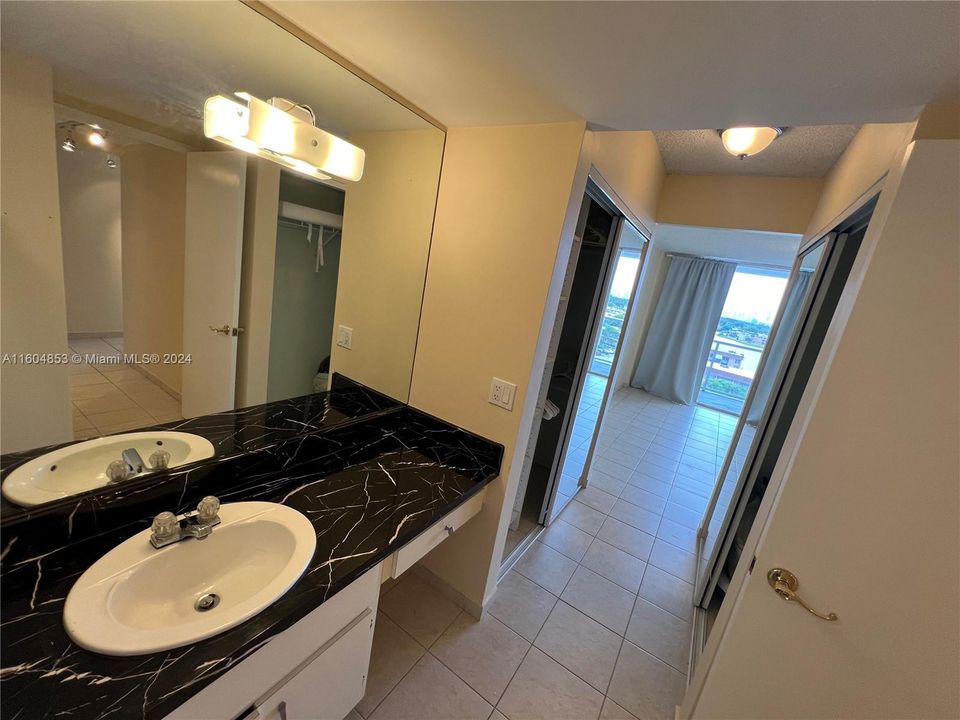 For Rent: $1,500 (1 beds, 2 baths, 861 Square Feet)