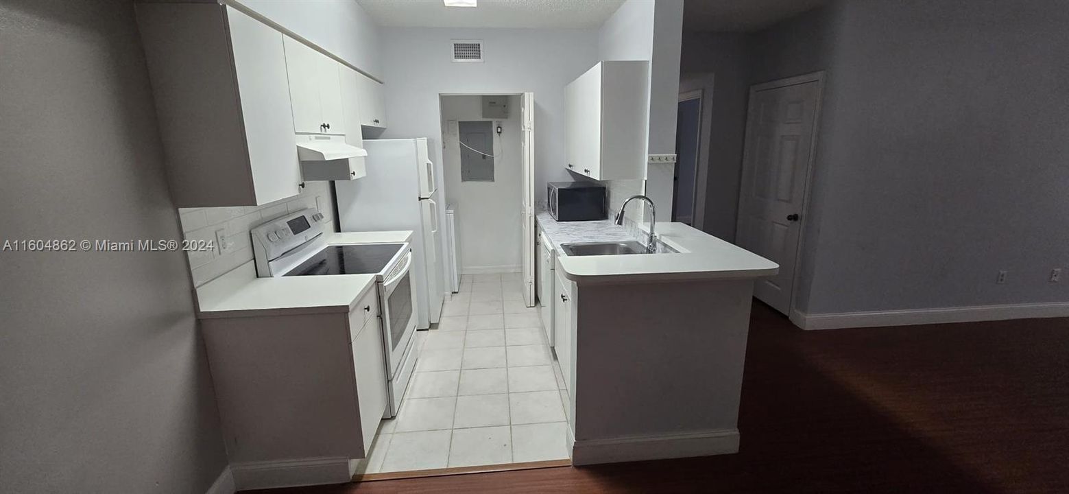 For Rent: $2,100 (2 beds, 2 baths, 1051 Square Feet)