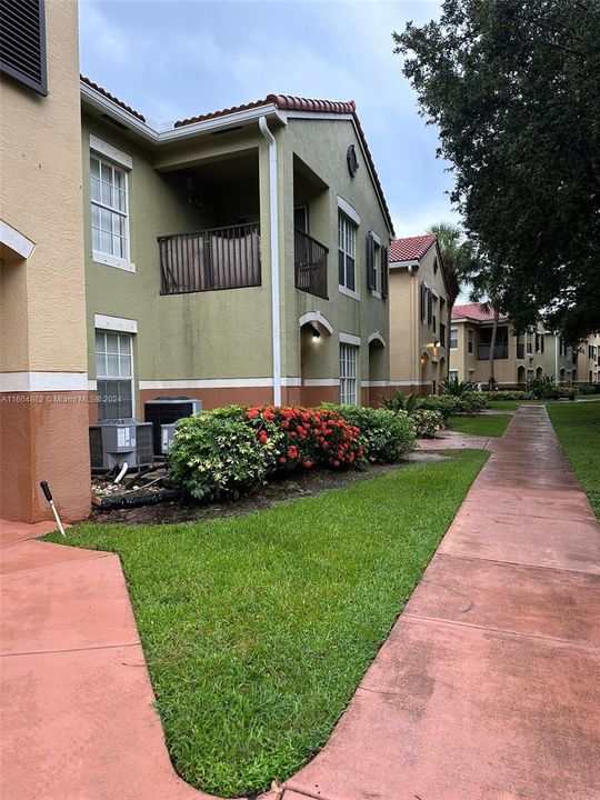 For Rent: $2,100 (2 beds, 2 baths, 1051 Square Feet)