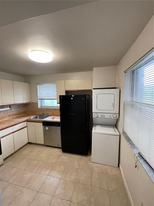 For Sale: $249,000 (2 beds, 2 baths, 1037 Square Feet)