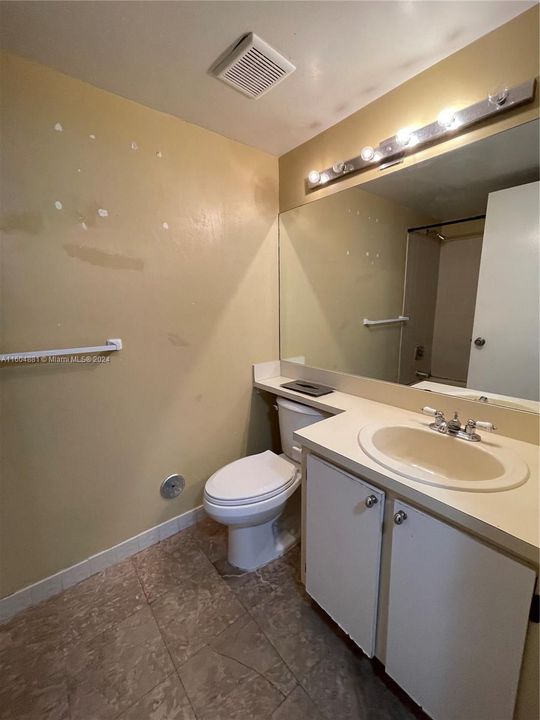 待售: $249,000 (2 贝兹, 2 浴室, 1037 平方英尺)