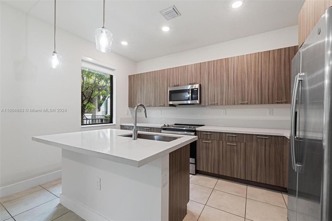 For Sale: $696,900 (3 beds, 2 baths, 1570 Square Feet)