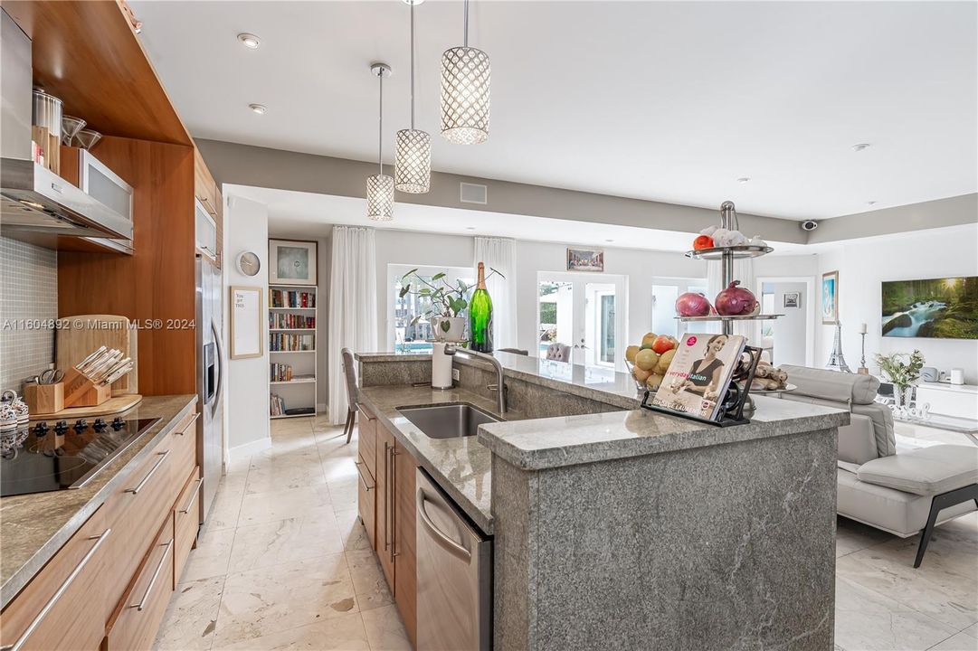 Island Sink w/ample counter space