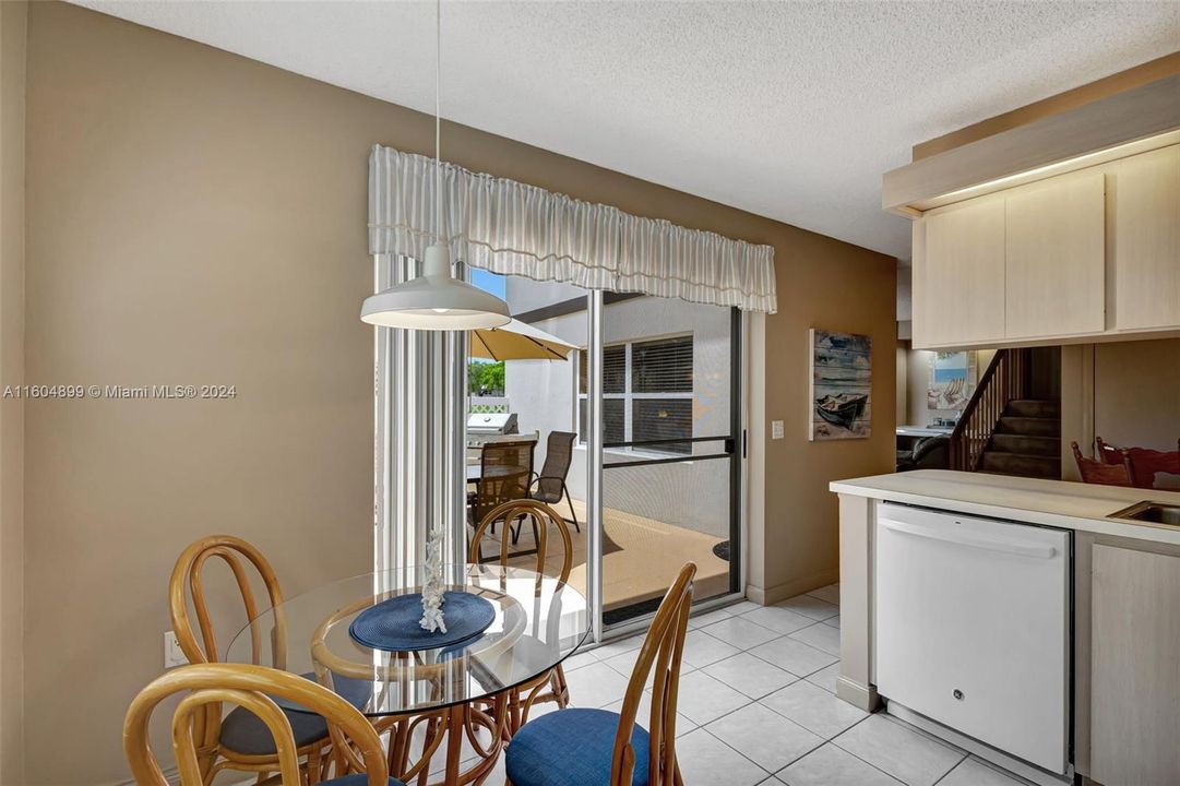 Recently Sold: $324,000 (2 beds, 2 baths, 1398 Square Feet)